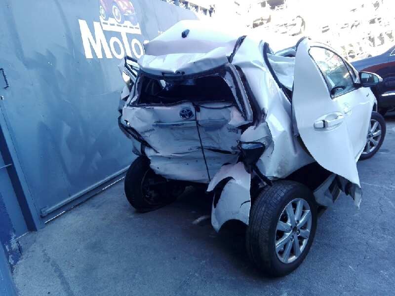 toyota yaris del año 2013