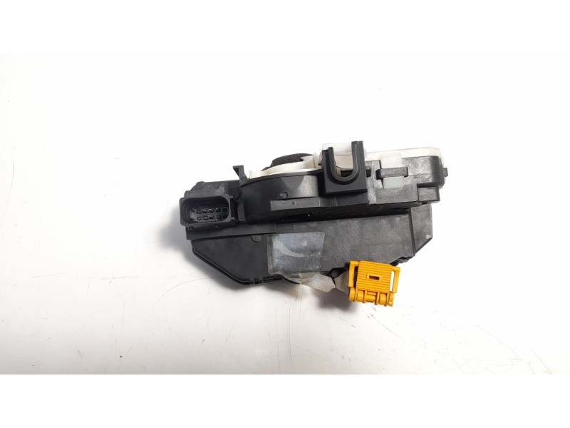 Recambio de cerradura puerta delantera derecha para opel insignia berlina selective referencia OEM IAM 133736  