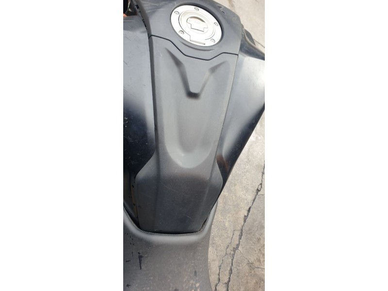 Recambio de moldura para yamaha mt -07 referencia OEM IAM BAT2171A00  