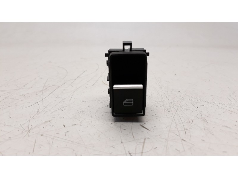 Recambio de mando elevalunas trasero derecho para mazda 3 berlina (bp) referencia OEM IAM BDGF66370  