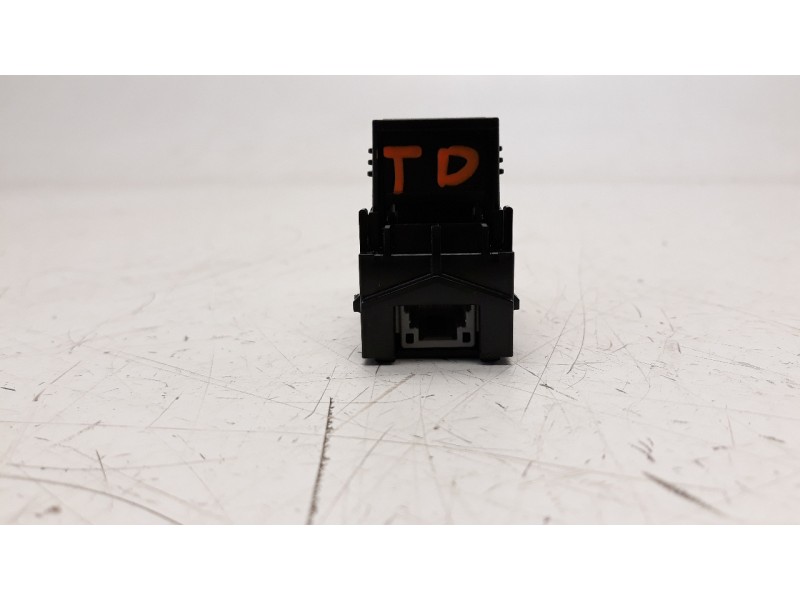 Recambio de mando elevalunas trasero derecho para mazda 3 berlina (bp) referencia OEM IAM BDGF66370  