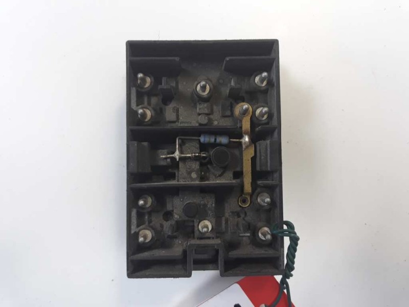Recambio de mando elevalunas delantero izquierdo para bmw serie 7 (e32) referencia OEM IAM 1379075  