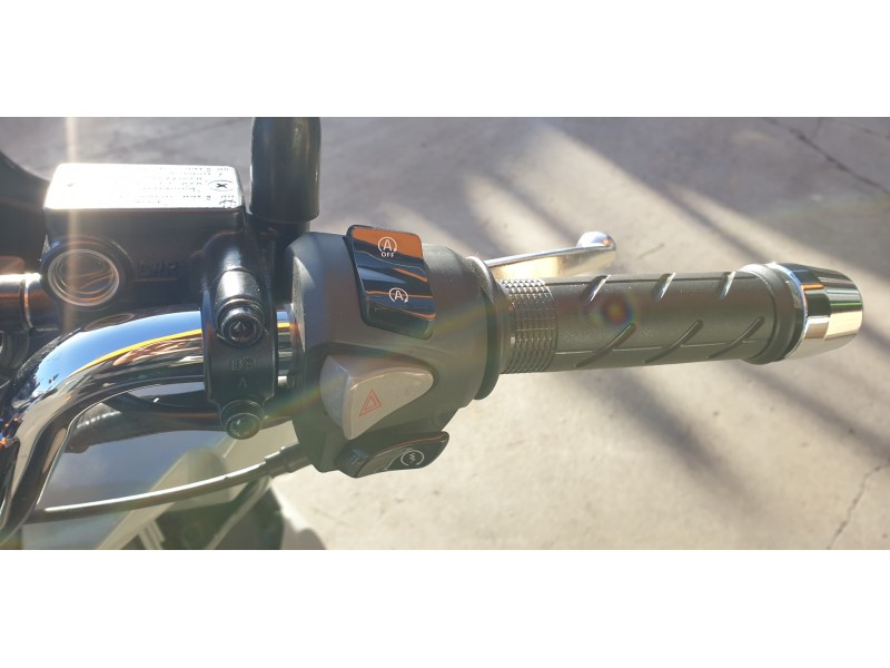 Recambio de piña luces derecha para honda pcx 125 pcx 125 referencia OEM IAM 35160K1ZJ12  