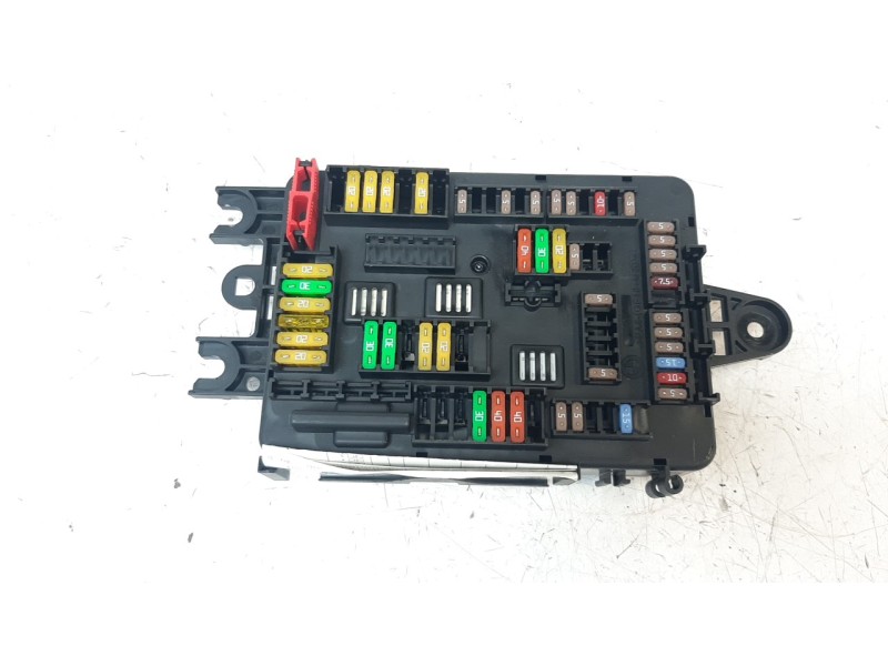 Recambio de caja reles / fusibles para bmw serie 1 lim. (f20/f21) 2.0 16v turbodiesel referencia OEM IAM 938907001  