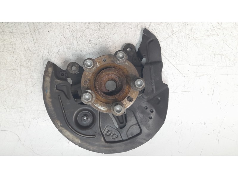 Recambio de mangueta delantera derecha para peugeot 5008 1.6 blue-hdi fap referencia OEM IAM 1647857080  