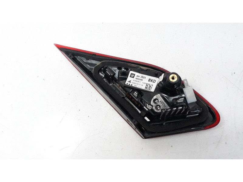 Recambio de piloto trasero derecho interior para opel corsa e 1.3 16v cdti referencia OEM IAM 39012624 104LLL341 