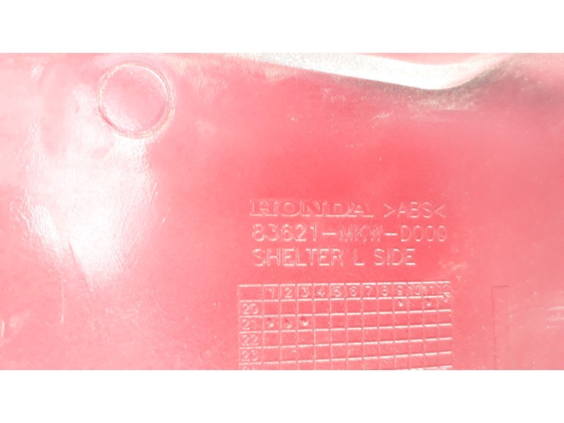 Recambio de moldura para honda nc 750 nc 750 x referencia OEM IAM 83621MKWD000  