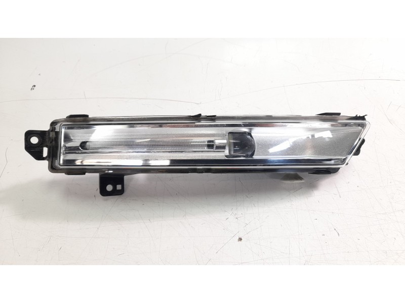 Recambio de faro antiniebla izquierdo para jaguar e-pace first edition referencia OEM IAM HK8315201AD  