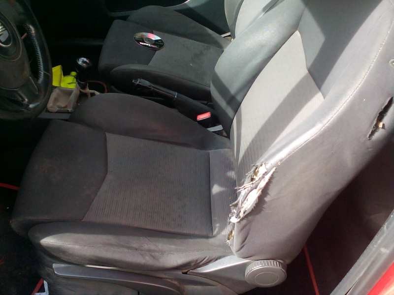 seat ibiza (6l1) del año 2002