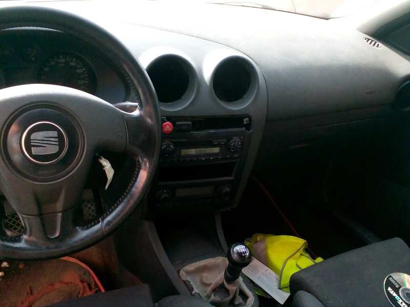 seat ibiza (6l1) del año 2002
