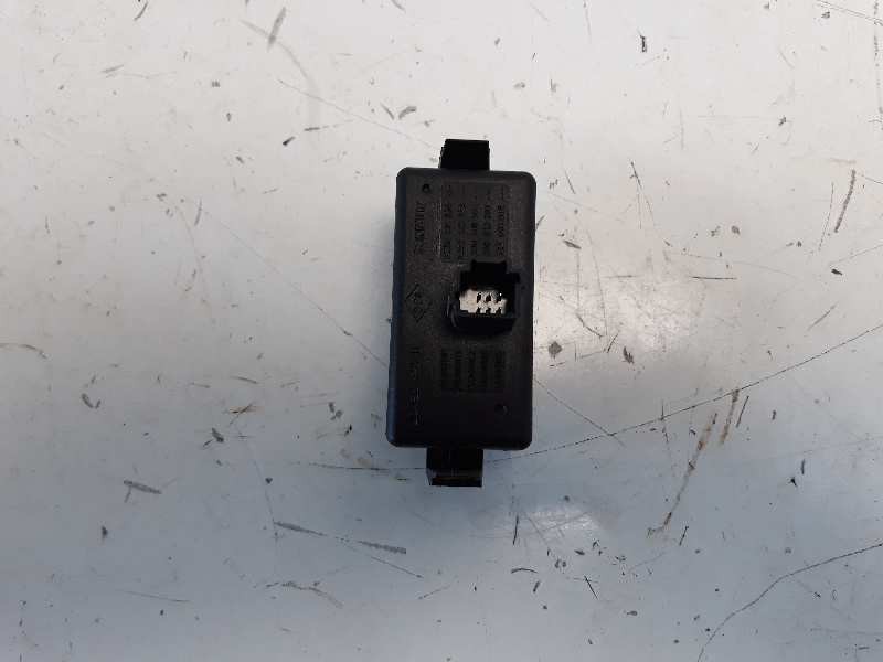 Recambio de warning para renault megane iii berlina 5 p emotion referencia OEM IAM 8200214896 REN15300 