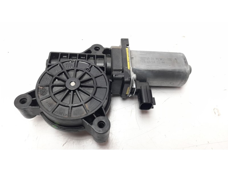 Recambio de motor elevalunas delantero derecho para dacia sandero stepway referencia OEM IAM M13616000  
