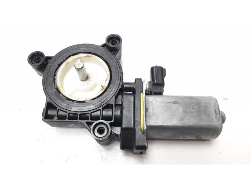Recambio de motor elevalunas delantero derecho para dacia sandero stepway referencia OEM IAM M13616000  