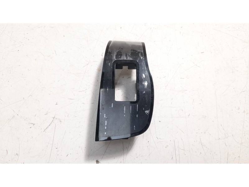 Recambio de moldura para mazda 3 berlina (bp) referencia OEM IAM BCJH685L6  