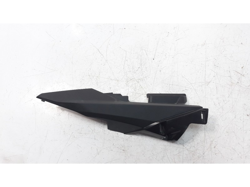 Recambio de moldura para honda nc 750 nc 750 x referencia OEM IAM 77261MKWD00  