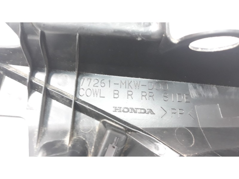 Recambio de moldura para honda nc 750 nc 750 x referencia OEM IAM 77261MKWD00  