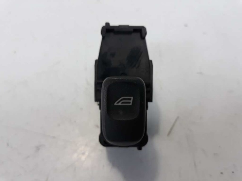 Recambio de mando elevalunas delantero derecho para volvo v40 familiar 1.8 16v referencia OEM IAM 30889759  