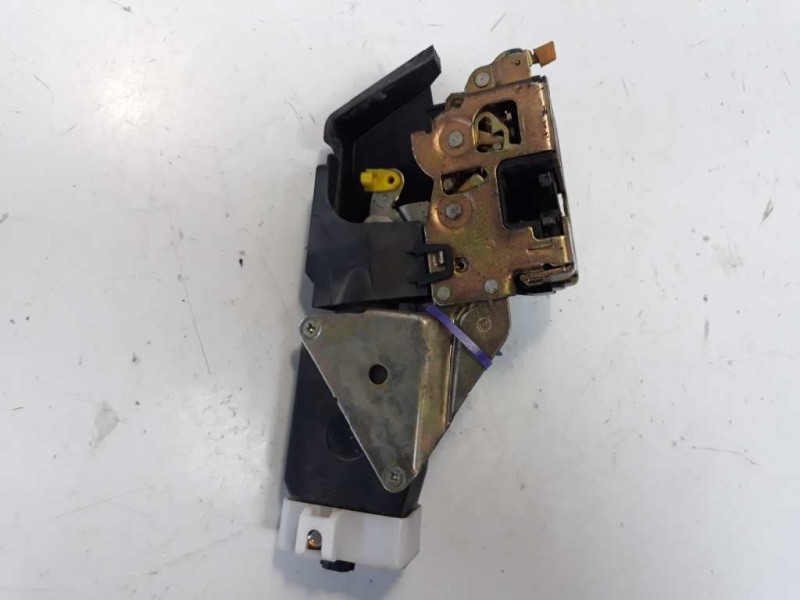 Recambio de cerradura puerta trasera derecha para volvo v40 familiar 1.8 16v referencia OEM IAM 30850811  