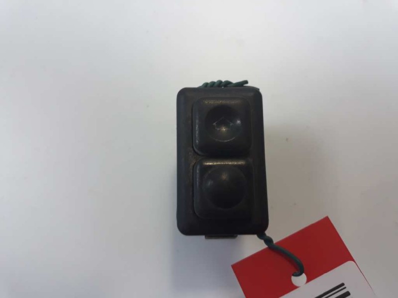 Recambio de mando elevalunas delantero derecho para bmw serie 3 berlina (e30) referencia OEM IAM 1367373  