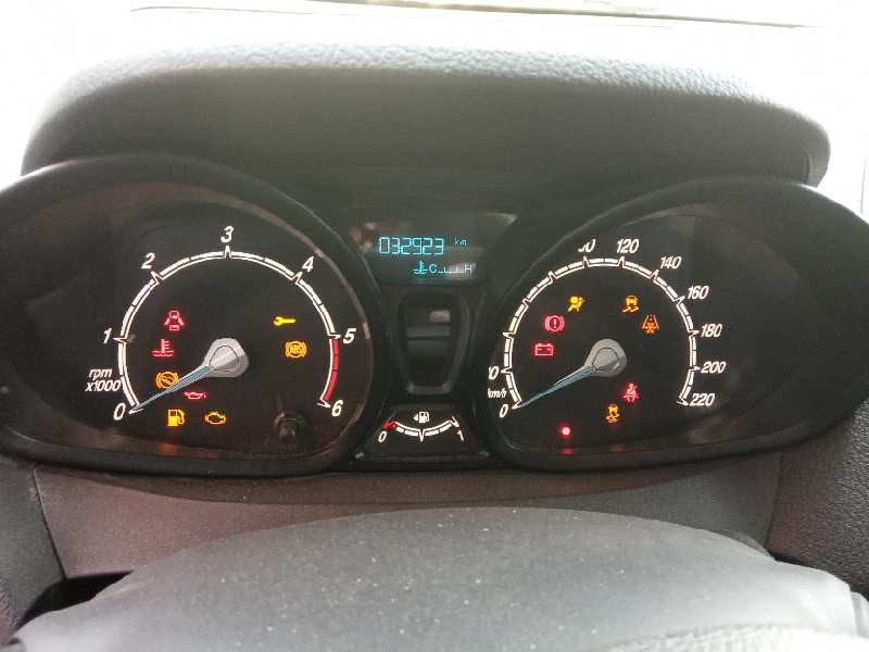 ford transit courier del año 2015