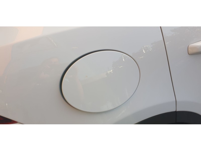 Recambio de tapa exterior combustible para jaguar e-pace first edition referencia OEM IAM J9C2134  