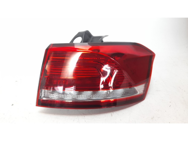 Recambio de piloto trasero derecho para volkswagen passat variant (3g5) referencia OEM IAM 3G5945096A 103F23641772 VG0564073