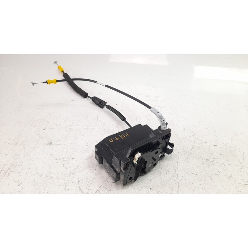 Recambio de cerradura puerta trasera derecha para peugeot 308 1.2 12v e-thp referencia OEM IAM 9826110980  