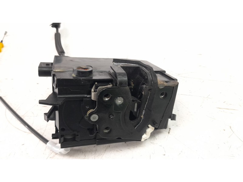 Recambio de cerradura puerta trasera derecha para peugeot 308 1.2 12v e-thp referencia OEM IAM 9826110980  