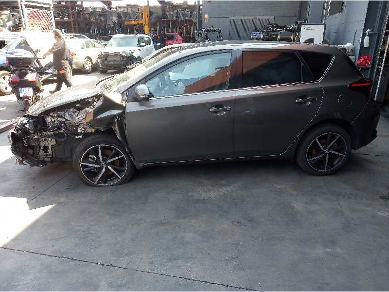 toyota auris del año 2018