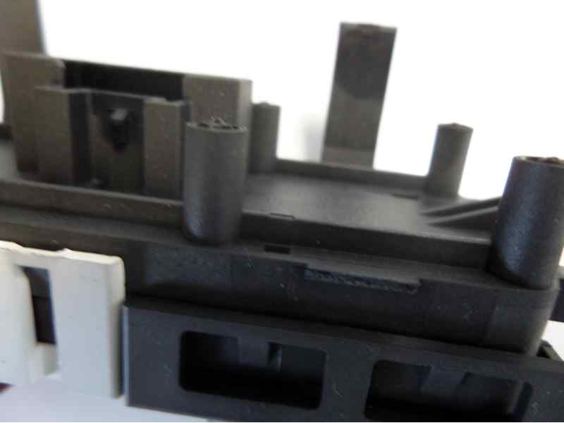 Recambio de warning para renault megane ii classic berlina confort expression referencia OEM IAM 8200095493  