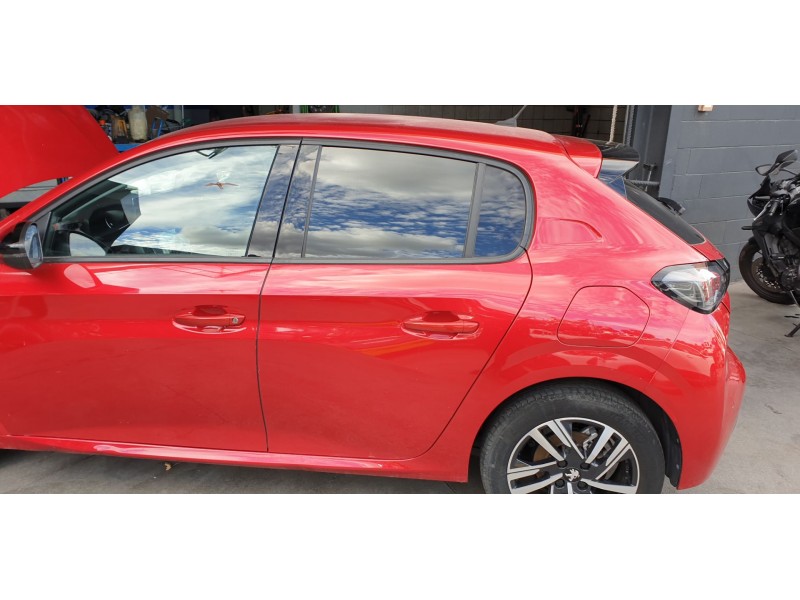 Recambio de puerta trasera izquierda para peugeot 208 (p2) allure pack referencia OEM IAM 9827577980  
