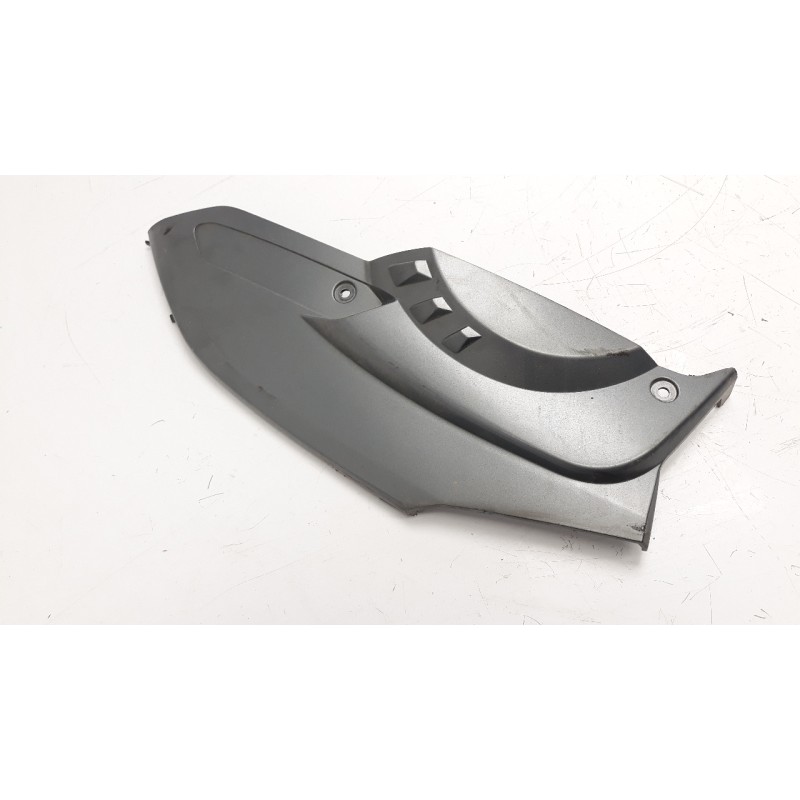 Recambio de molduras traseras para bmw c 600 sport c 600 sport referencia OEM IAM 46637724882  