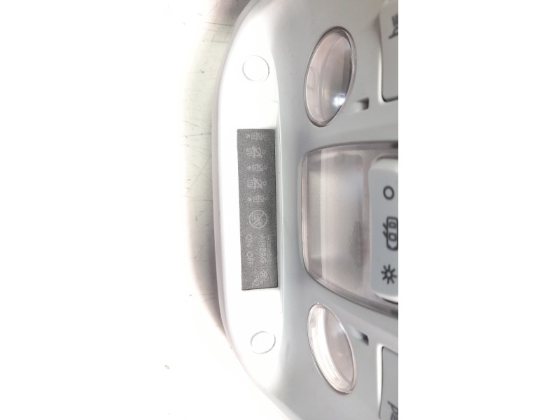 Recambio de luz interior para peugeot 308 1.2 12v e-thp referencia OEM IAM 9677821577  