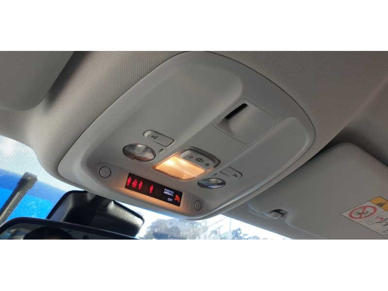 Recambio de luz interior para peugeot 308 1.2 12v e-thp referencia OEM IAM 9677821577  