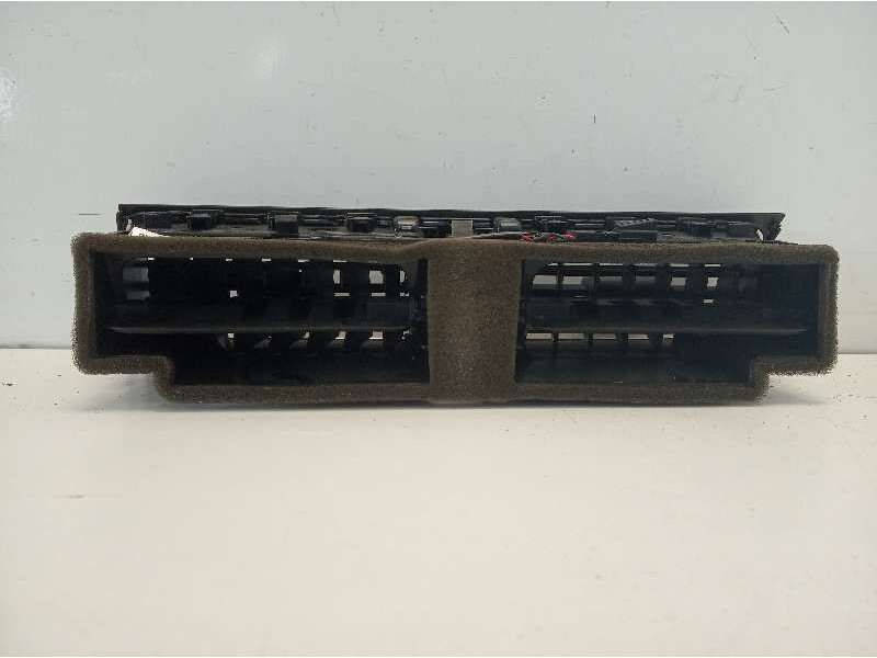 Recambio de rejilla aireadora para audi a4 ber. (b8) e referencia OEM IAM 8T1820951C  