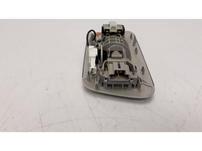 Recambio de luz interior para peugeot 108 top 1.0 vti referencia OEM IAM 812600H030 B000909580 