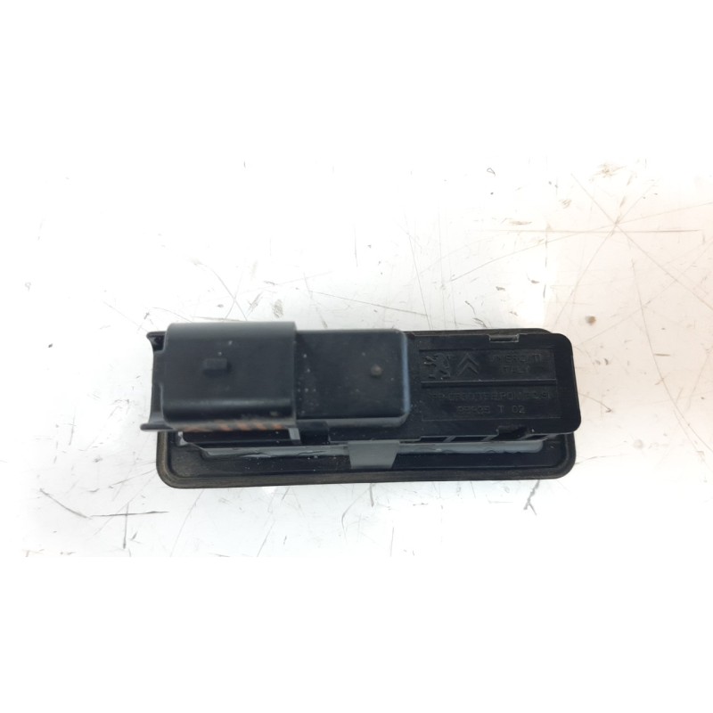 Recambio de maneta exterior porton para peugeot 308 1.2 12v e-thp referencia OEM IAM 9827560380  
