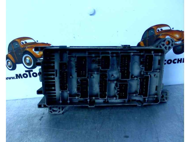 Recambio de caja reles / fusibles para kia carnival ii 2.9 crdi cat referencia OEM IAM G053H0302  6065