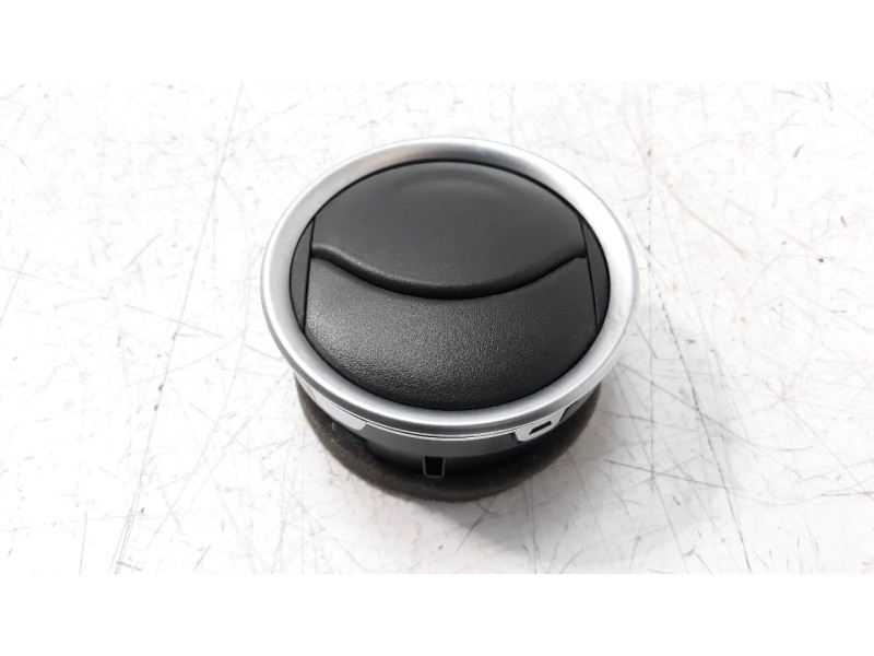 Recambio de rejilla aireadora para suzuki vitara 1.4 16v boosterjet cat referencia OEM IAM 7363054P0  