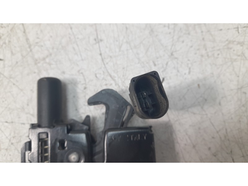 Recambio de cerradura capo para volkswagen t-cross 1.0 tsi referencia OEM IAM 8S0823509B  