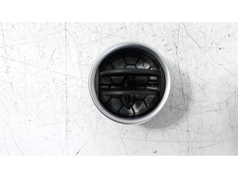 Recambio de rejilla aireadora para suzuki vitara 1.4 16v boosterjet cat referencia OEM IAM 7363054P0  