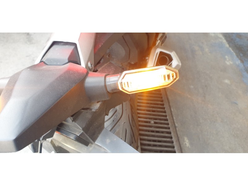 Recambio de piloto trasero derecho para honda x-adv referencia OEM IAM   