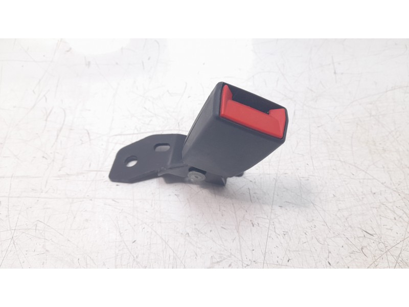 Recambio de enganche cinturon trasero central para jeep compass ii business 4x2 referencia OEM IAM 5SV15DX9AB  