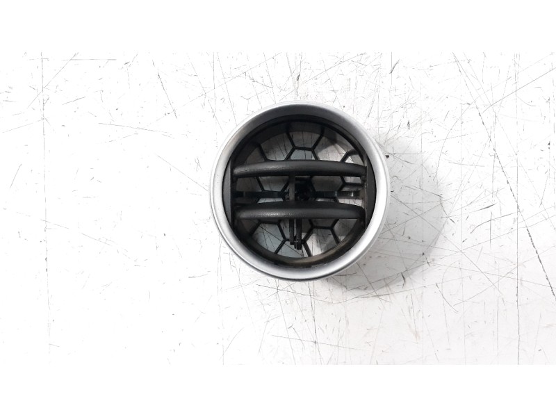 Recambio de rejilla aireadora para suzuki vitara 1.4 16v boosterjet cat referencia OEM IAM 7363054P0  