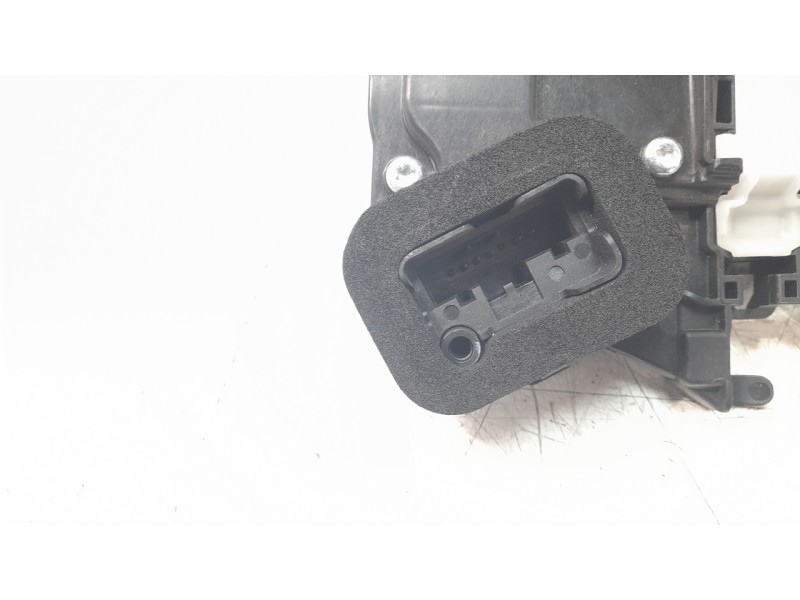 Recambio de cerradura puerta trasera derecha para volkswagen t-cross 1.0 tsi referencia OEM IAM 10A839016  