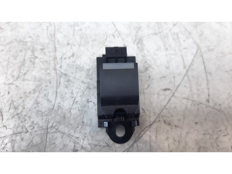 Recambio de mando elevalunas trasero izquierdo para jaguar e-pace first edition referencia OEM IAM GX7314717AC  