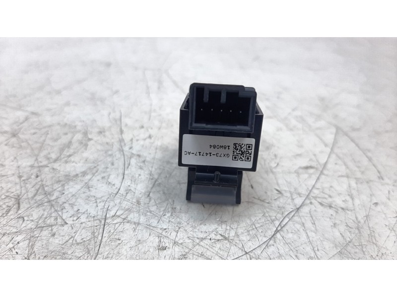 Recambio de mando elevalunas trasero izquierdo para jaguar e-pace first edition referencia OEM IAM GX7314717AC  