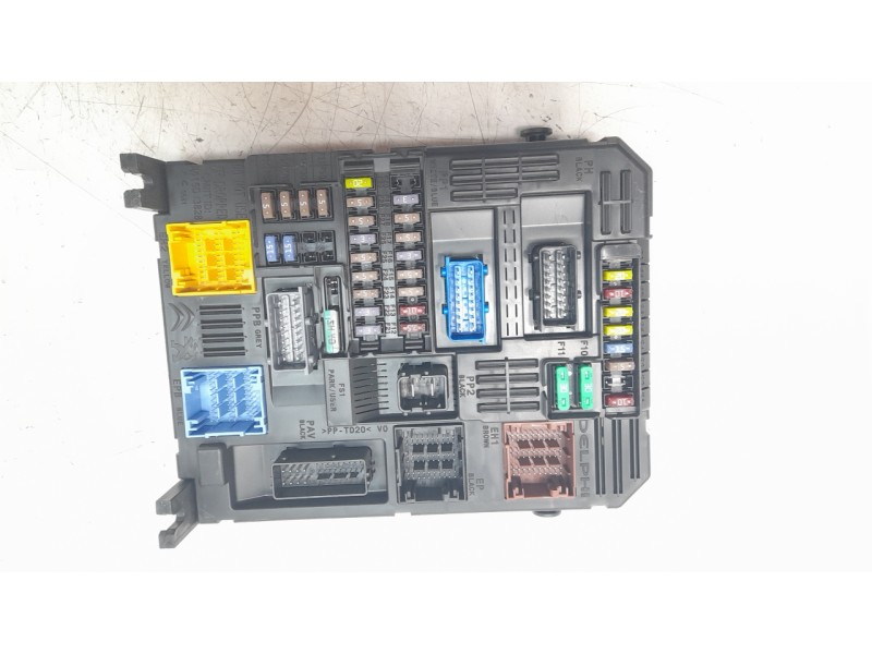 Recambio de caja reles / fusibles para peugeot 208 (p2) allure pack referencia OEM IAM 9832880380  