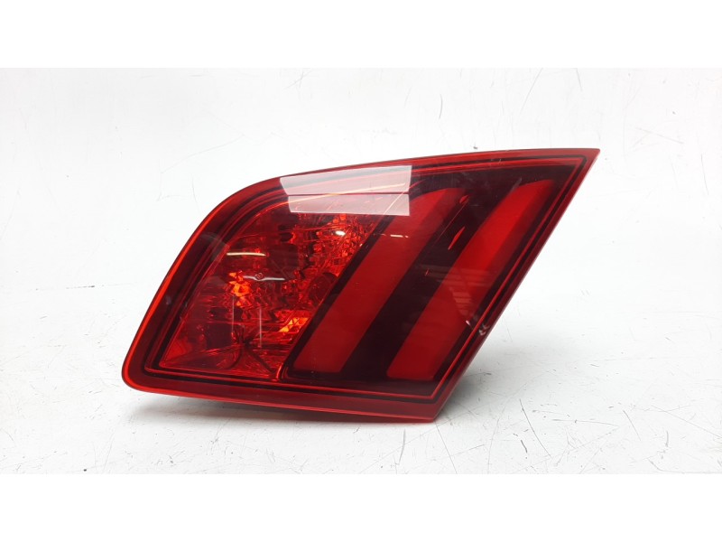 Recambio de piloto trasero derecho interior para peugeot 308 1.2 12v e-thp referencia OEM IAM 9677818280 103F17461772 