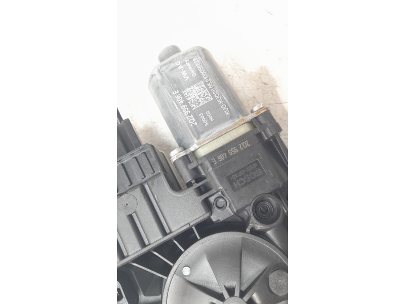 Recambio de elevalunas delantero derecho para volkswagen t-cross 1.0 tsi referencia OEM IAM 2GM837462B  